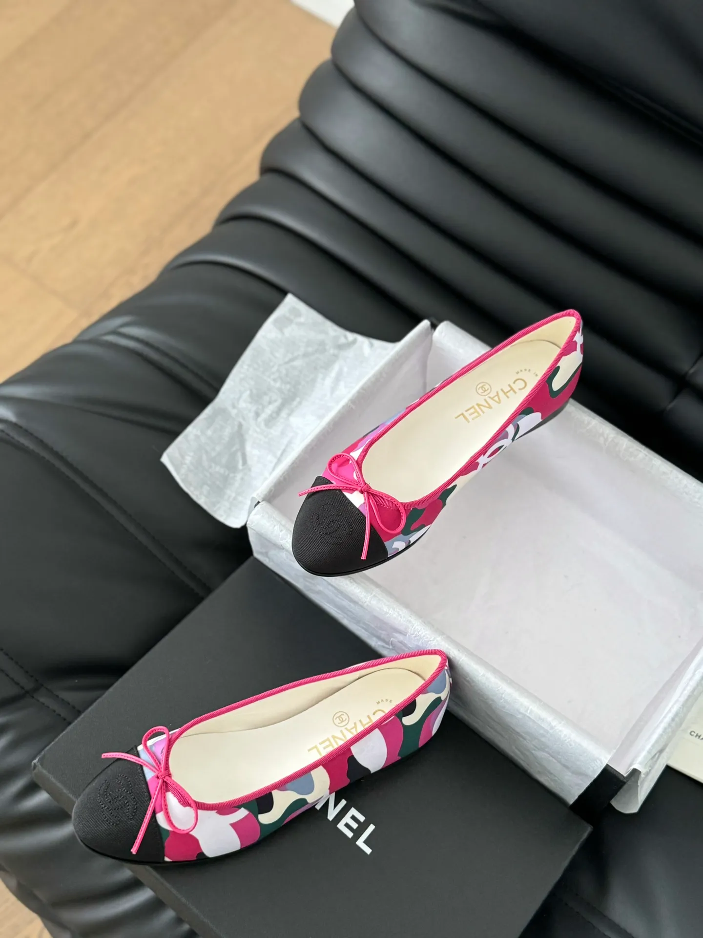 👟👟Ex-factory price 480👟👟 Purchasing-grade Chanel new color ballet shoes, original 1:1 replica, a classic among classics, perfect whether paired with trousers or skirts. The small round toe design is very good at modifying the foot shape, a must-have for little fairies! Heel height: 2.5cm Size: 35-41 (40/41/42/43 customized, non-refundable)